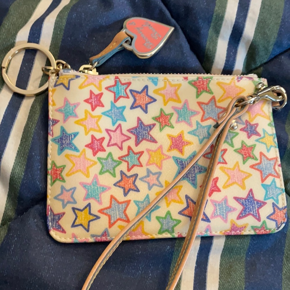 Small wristlet, great condition from smoke/pet free home!